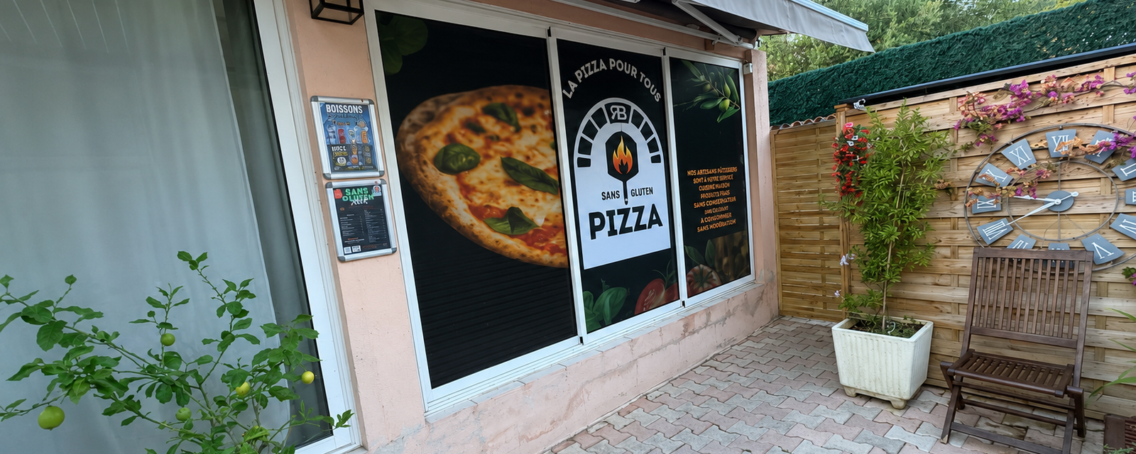 Pizza artisanale sans gluten fraîchement préparée
